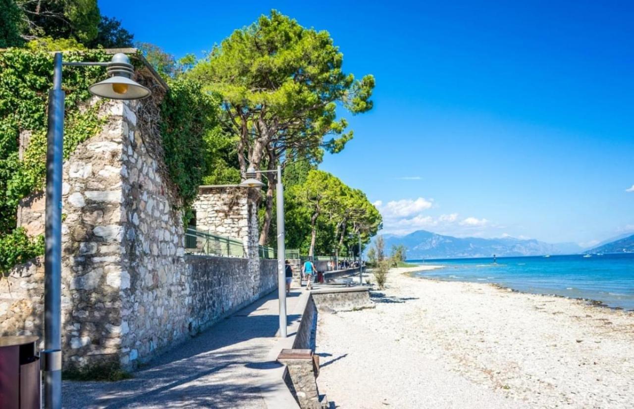 Perseo Apartment - 200M Dal Lago Di Garda Sirmione Eksteriør billede